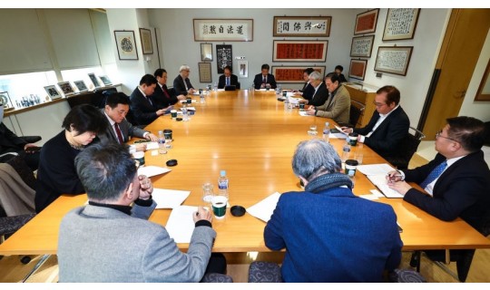 <div><a href='https://koreapeace.foundation/bbs/board.php?bo_table=sub02_06&wr_id=28' class='btn btn-skin btn-slide'>[한중비전포럼24] “중국에서 한국영화 한 편 틀어주지 않고 있…</a></div><br/><br/>2026-01-12